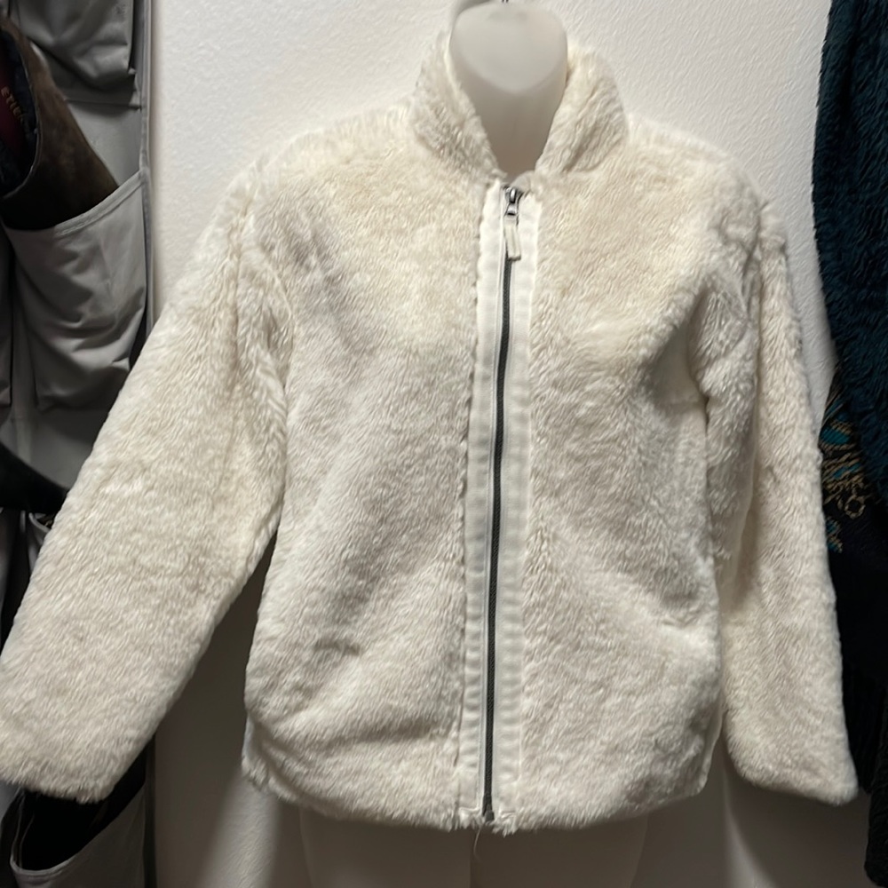 Fuzzy white jacket with pockets